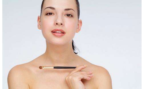 夢(mèng)飛詩(shī)化妝